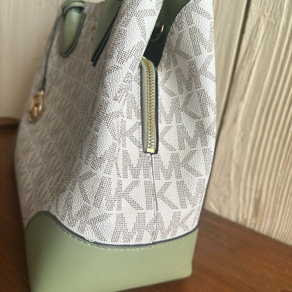 Michael Kors Mercer Gallery Medium Logo Tote Vanilla & Sage Green EUC - Picture 6 of 13